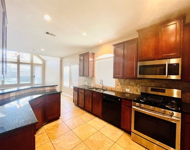 6326 Bennington Springs Drive - Photo Thumbnail 10