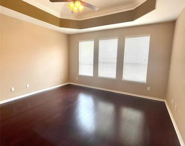 6326 Bennington Springs Drive - Photo Thumbnail 17
