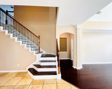 6326 Bennington Springs Drive - Photo Thumbnail 7
