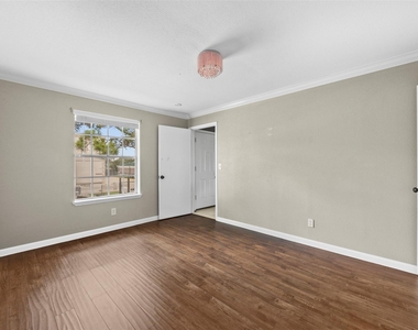 10673 Braes Bend Drive - Photo Thumbnail 13