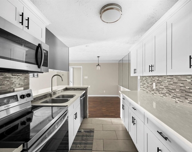 10673 Braes Bend Drive - Photo Thumbnail 6