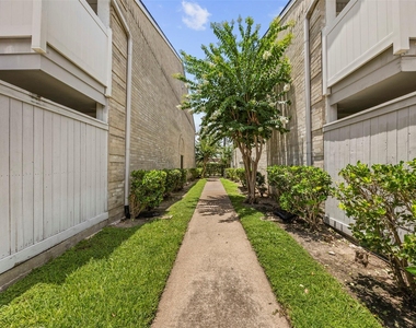 10673 Braes Bend Drive - Photo Thumbnail 25
