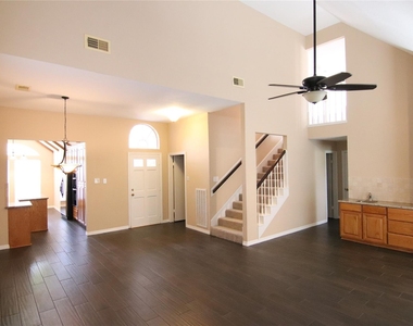 14423 Sandalfoot Street - Photo Thumbnail 5