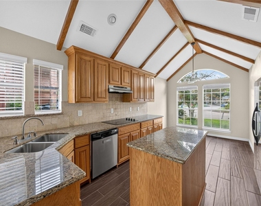 14423 Sandalfoot Street - Photo Thumbnail 10