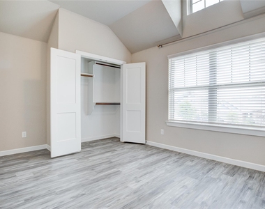 3114 Auburn Colony Court - Photo Thumbnail 5