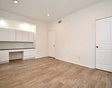 720 Bering Drive - Photo Thumbnail 16