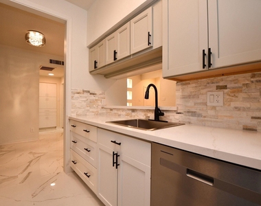 720 Bering Drive - Photo Thumbnail 10