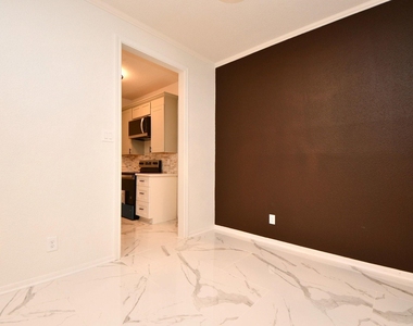 720 Bering Drive - Photo Thumbnail 8