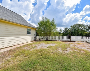 330 N Dixie Drive - Photo Thumbnail 1