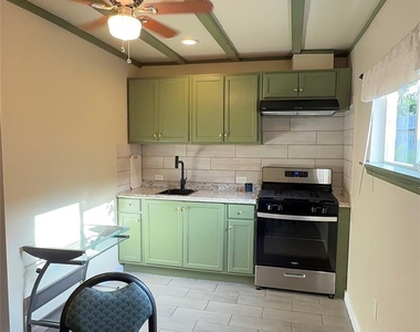 3821 Moore Street - Photo Thumbnail 9