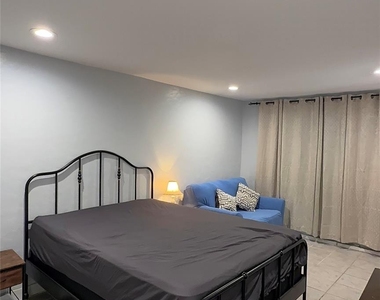 3821 Moore Street - Photo Thumbnail 7