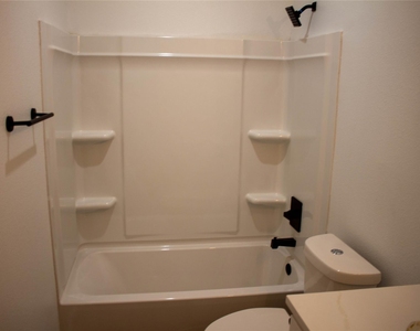 106 Runnels Street - Photo Thumbnail 27