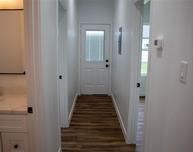 106 Runnels Street - Photo Thumbnail 25