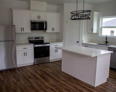 106 Runnels Street - Photo Thumbnail 2