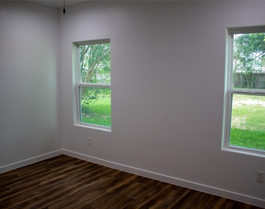 106 Runnels Street - Photo Thumbnail 29
