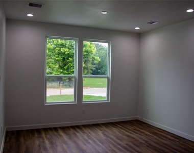 106 Runnels Street - Photo Thumbnail 32