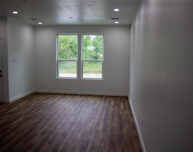 106 Runnels Street - Photo Thumbnail 8