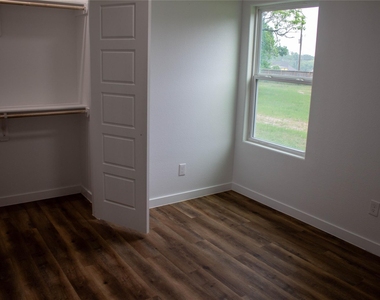 106 Runnels Street - Photo Thumbnail 24