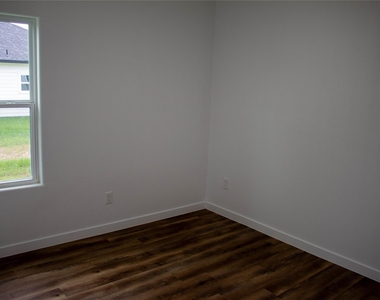106 Runnels Street - Photo Thumbnail 6
