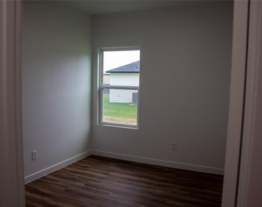 106 Runnels Street - Photo Thumbnail 16