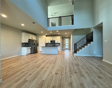 10213 Prairie Creek Lane - Photo Thumbnail 3