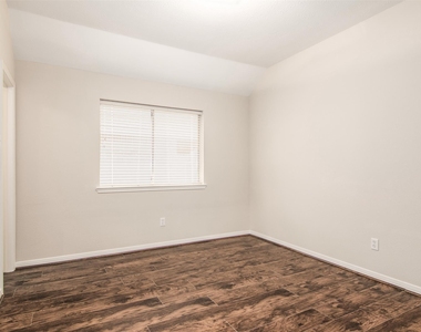 5231 Summerside Drive - Photo Thumbnail 20