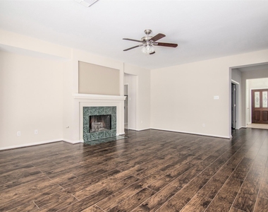 5231 Summerside Drive - Photo Thumbnail 7
