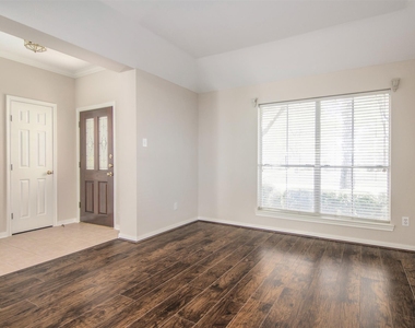 5231 Summerside Drive - Photo Thumbnail 3