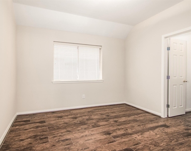 5231 Summerside Drive - Photo Thumbnail 19