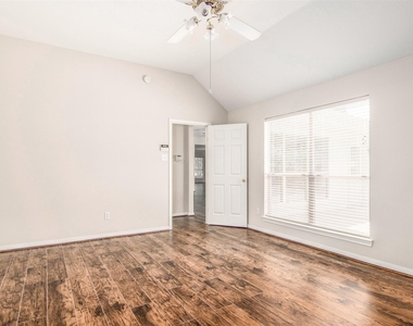 5231 Summerside Drive - Photo Thumbnail 14
