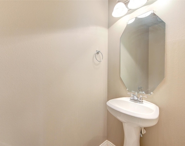 5007 Jade Cove Court - Photo Thumbnail 10