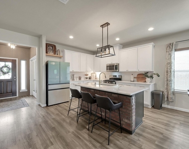 679 Red Elm Lane - Photo Thumbnail 8