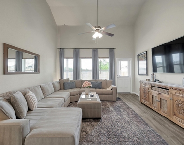 679 Red Elm Lane - Photo Thumbnail 14