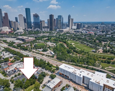 2009 State Street - Photo Thumbnail 2