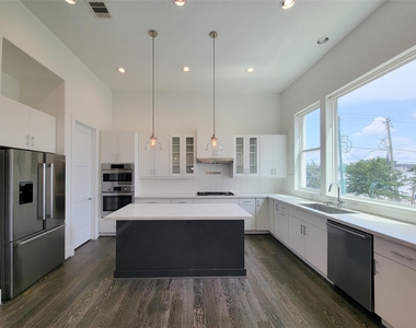 9 N St Charles Street - Photo Thumbnail 14