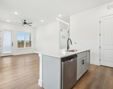 1601-300 Mustang Drive - Photo Thumbnail 11