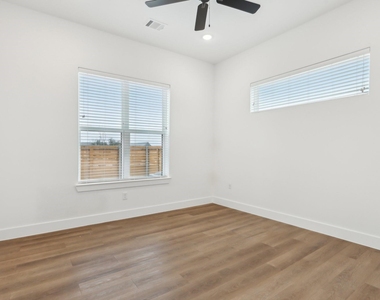 1601-300 Mustang Drive - Photo Thumbnail 14