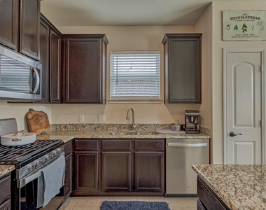 8884 Oval Glass Street - Photo Thumbnail 11