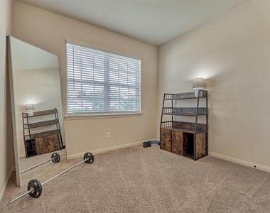 8884 Oval Glass Street - Photo Thumbnail 16