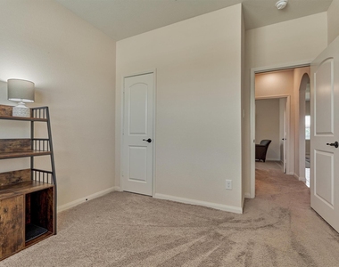8884 Oval Glass Street - Photo Thumbnail 17