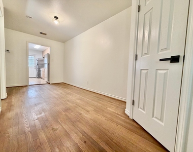 2126 Banks Street - Photo Thumbnail 17