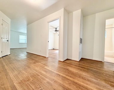 2126 Banks Street - Photo Thumbnail 28