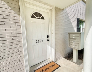 2126 Banks Street - Photo Thumbnail 7