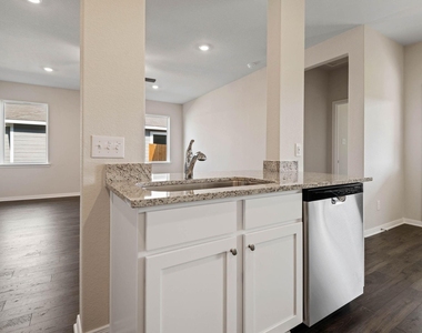 15802 Berry Hill Drive - Photo Thumbnail 10