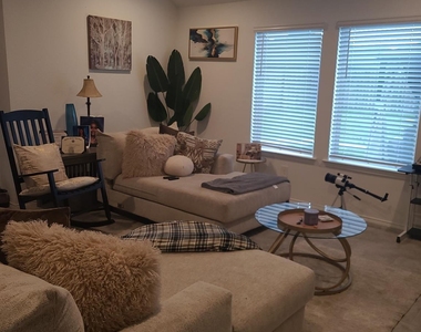 16118 Jordan Meadow Way - Photo Thumbnail 3