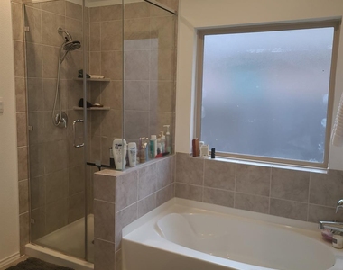 16118 Jordan Meadow Way - Photo Thumbnail 7