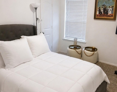16118 Jordan Meadow Way - Photo Thumbnail 5