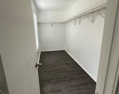 508 Birch Cluster Court - Photo Thumbnail 8