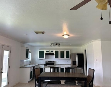 508 Birch Cluster Court - Photo Thumbnail 4