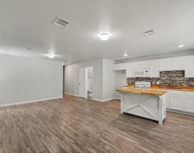 16701 E Hammon - Photo Thumbnail 4